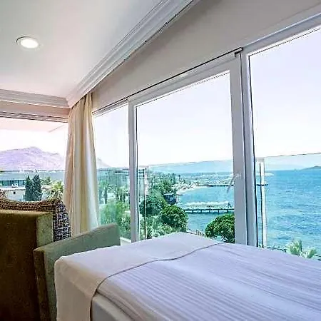 호텔 Dragut Point North 3*